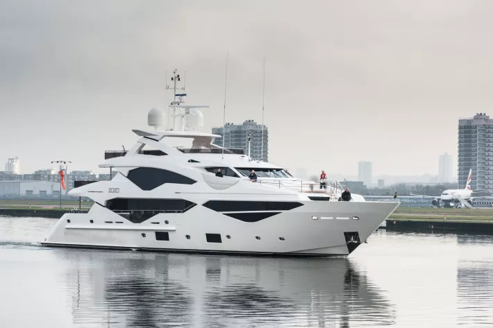 Sunseeker 131 Yacht
c Bespoke Interiors - фото