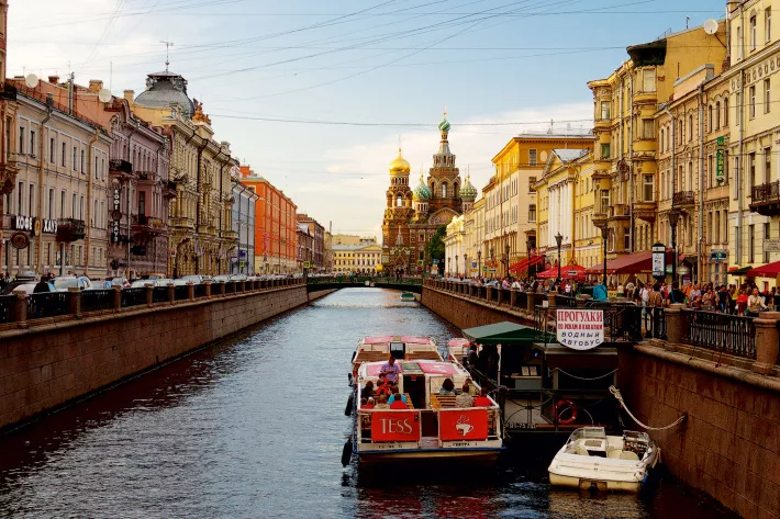 Причал около Казанского моста — начало многих водных маршрутов - фото
