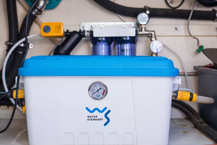 Cистему несложно обслуживать самостоятельно, но специалисты компании Water Standart всегда готовы выехать к месту стоянки вашего судна и помочь. Гарантия на все элементы системы после установки составляет два года - фото