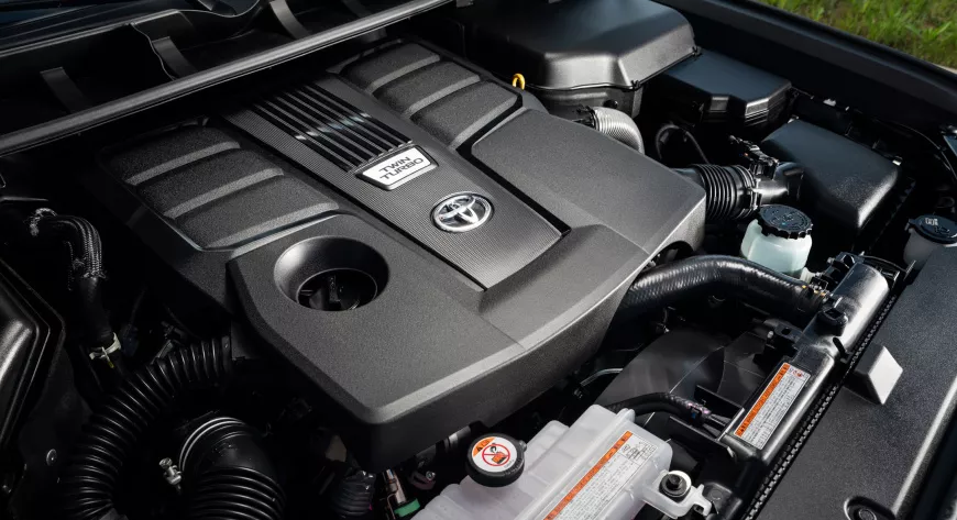 Новый бензиновый V6 с двойным турбонаддувом — самый мощный в линейке Toyota  в России - фото