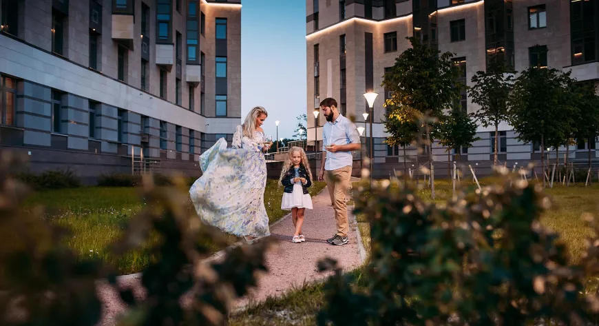 В чистом и уютном 
дворе Royal Park 
можно не бояться 
за свой автомобиль - фото