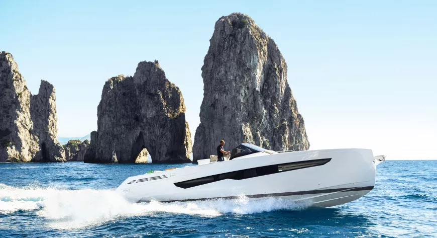 Fiart 43 Seawalker: хардтоп на лодках серии — сложный, насыщенный функциями элемент. Хочется все-таки без него? Пожалуйста! - фото