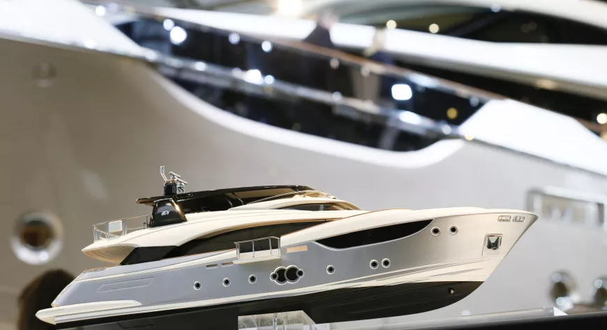 В экспозиции Monte 
Carlo Yachts — 
«почти флагман»: 
вторая по размеру 
модель MCY 96, 
дебютировавшая 
осенью в Каннах - фото