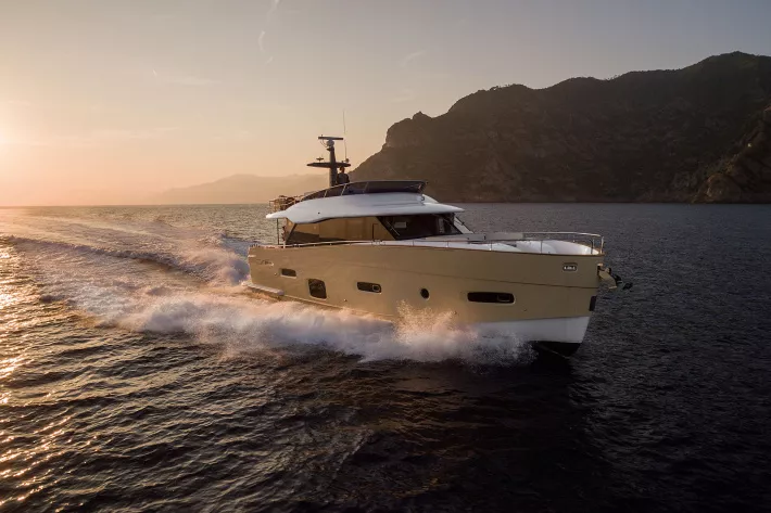 Azimut 66 Magellano даже называют «20-метровой мегаяхтой» за высокий уровень комфорта на борту и запас хода 
900 миль - фото
