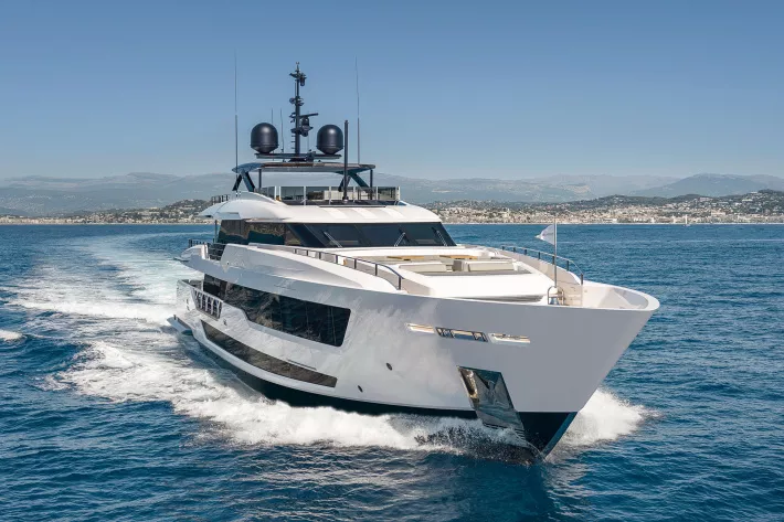 Ferretti Group демонстрировала на Monaco Yacht Show 2023 новую Custom Line 140 - фото