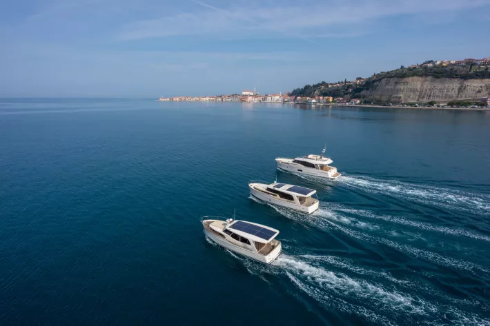 За короткий срок
Seaway Yachts разработала
линейку высокотехнологичных
яхт Greenline и выделила
крупные модели в отдельный
бренд Ocean Class - фото