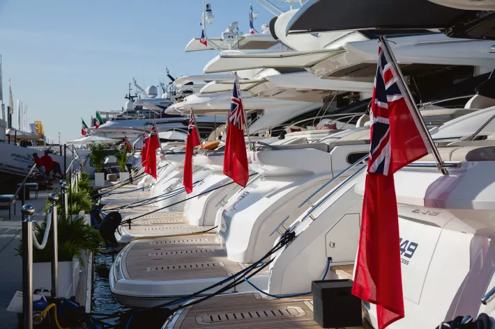 На стенде британской верфи Princess Yachts — впечатляющая экспозиция из девяти самых новых моделей яхт - фото