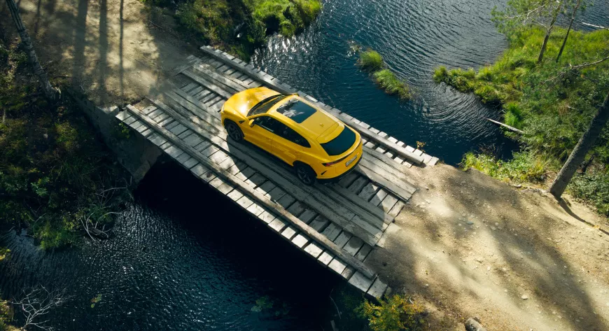 Urus восхищает 
комфортом и легкостью, с которой он преодолевает 
любые участки дороги - фото