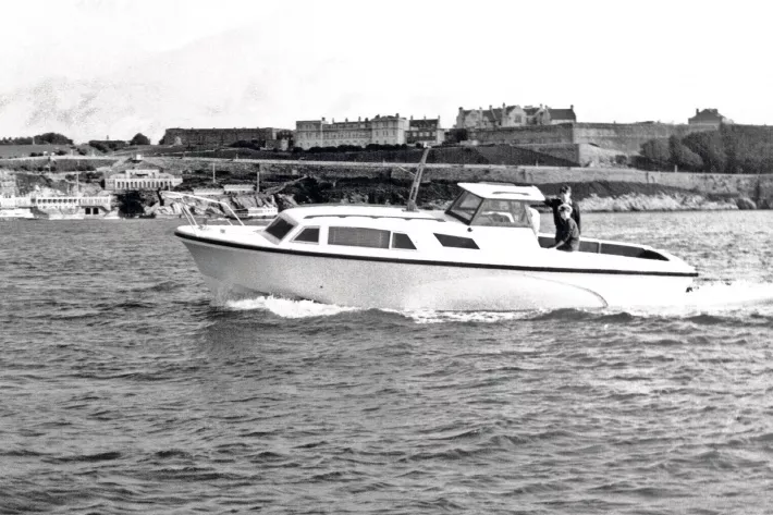 Первая модель верфи Project 31  на ходу. Плимут, 1965 г.
Начав с небольшого производства, Princess стала брендом мирового уровня  - фото