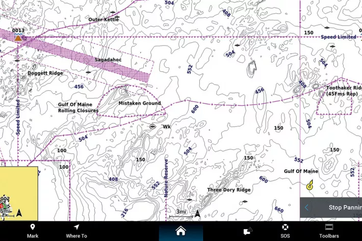 Экран картплоттера Garmin с границами динамической зоны. При входе в нее судна автоматически сработает 
предупреждение - фото