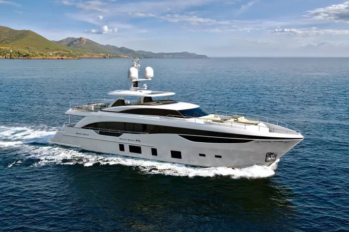 Премьера 2015 г. — Princess 35M  - фото