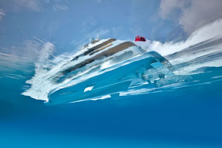 Кормовое крыло Hull Vane, предложенное Van Ossannen Naval Architects для яхт Heesen, значительно повышает топливную экономичность судов
 - фото