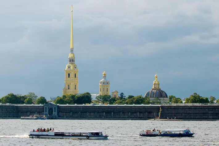 Петропавловку с воды непременно нужно увидеть хотя бы однажды - фото