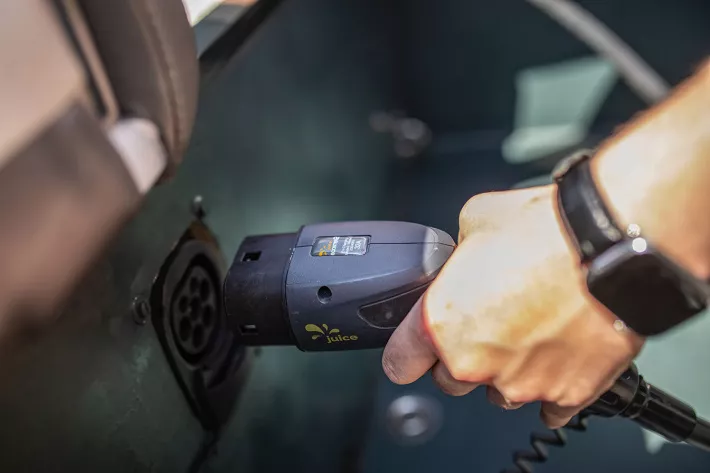 В перспективе лодки с eD-QDrive будут поддерживать 
B2B-режим зарядки - фото