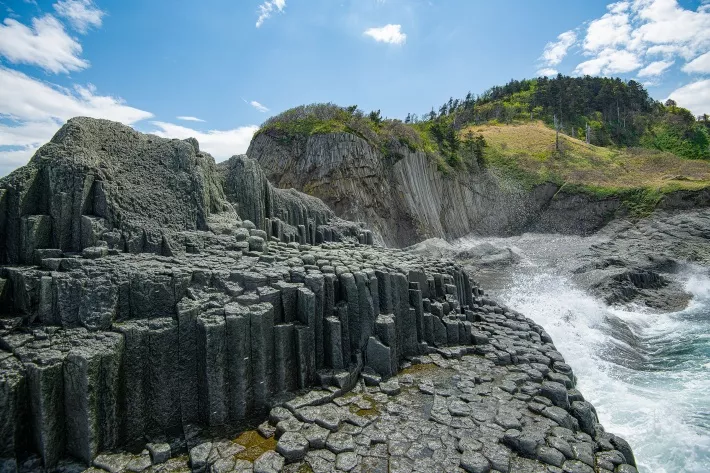 Мыс Столбчатый, остров Кунашир - фото