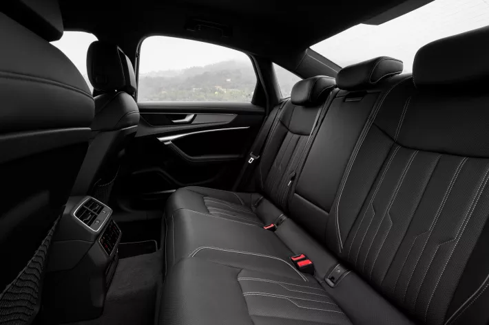 Бизнес-седан Audi A6 оснащен очень удобными сиденьями с различными настройками - фото