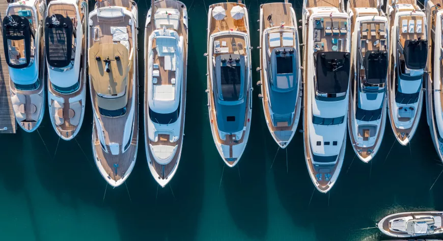 Впервые за долгие годы 
на Genoa Boat Show 
действительно много 
по-настоящему крупных 
моторных яхт - фото