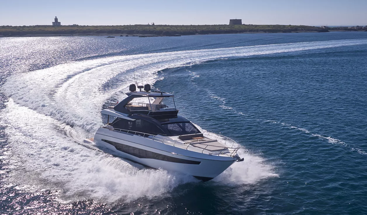 Моторная яхта Astondoa 66 Flybridge - фото 2