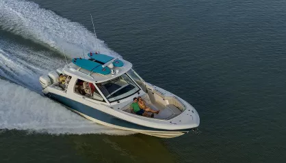 Boston Whaler 380 Realm