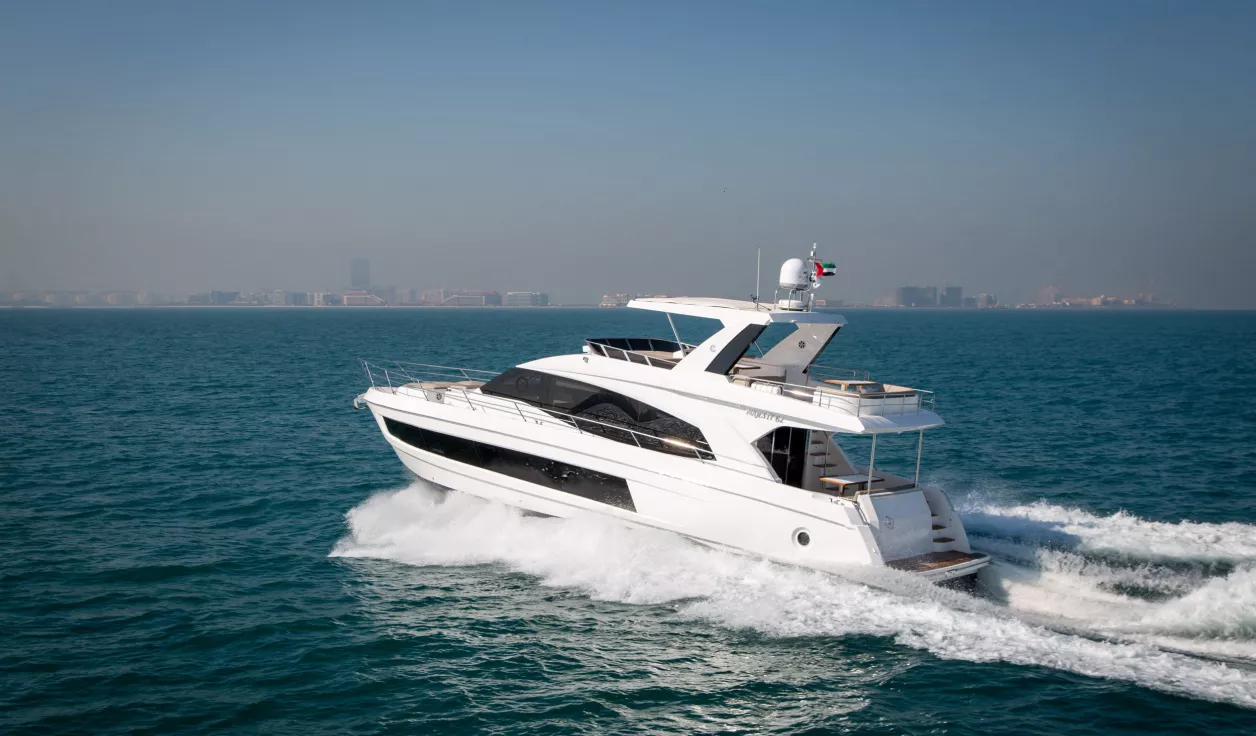 Моторная яхта Majesty 62 - фото 1