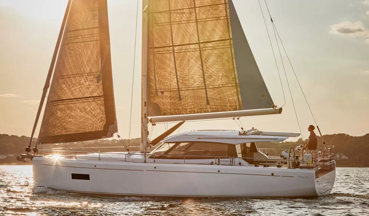 Парусная яхта Moody Decksaloon 41 - фото 1
