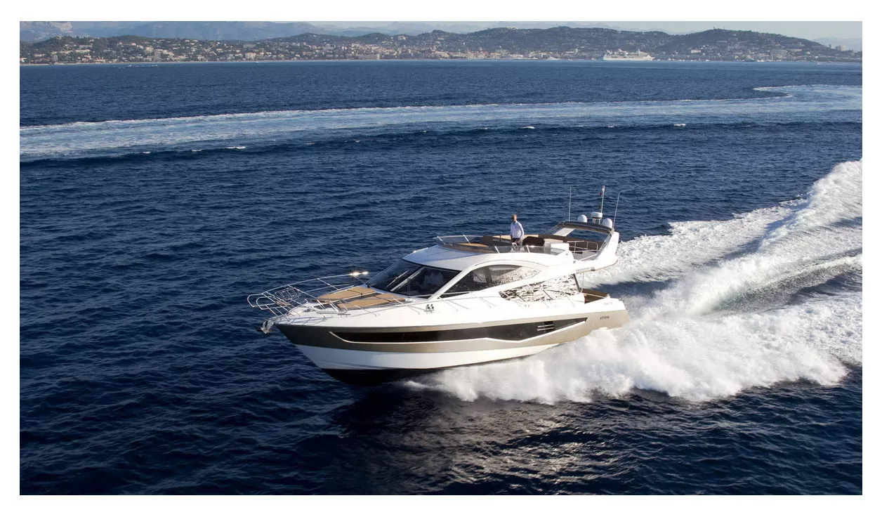 Моторная яхта Galeon 550 Fly - фото 2