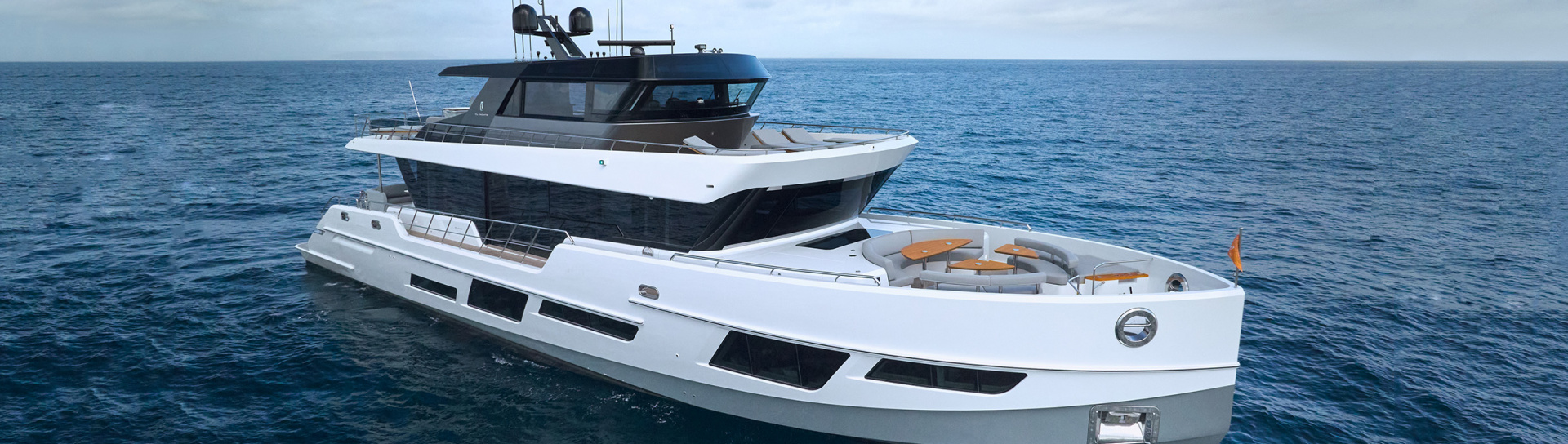 Моторная яхта CL Yachts CLX96 - фото