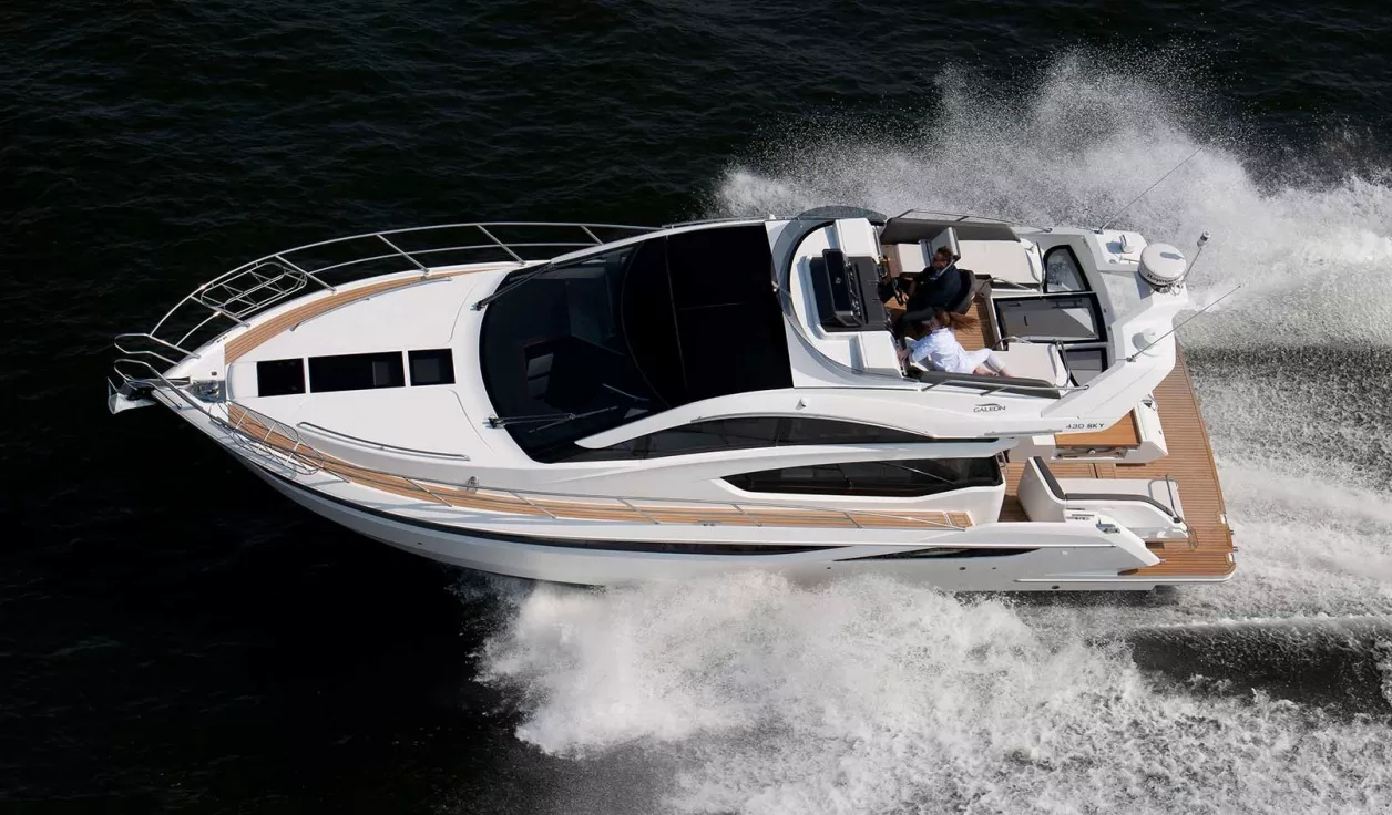 Моторная яхта Galeon 430 Skydeck - фото 2