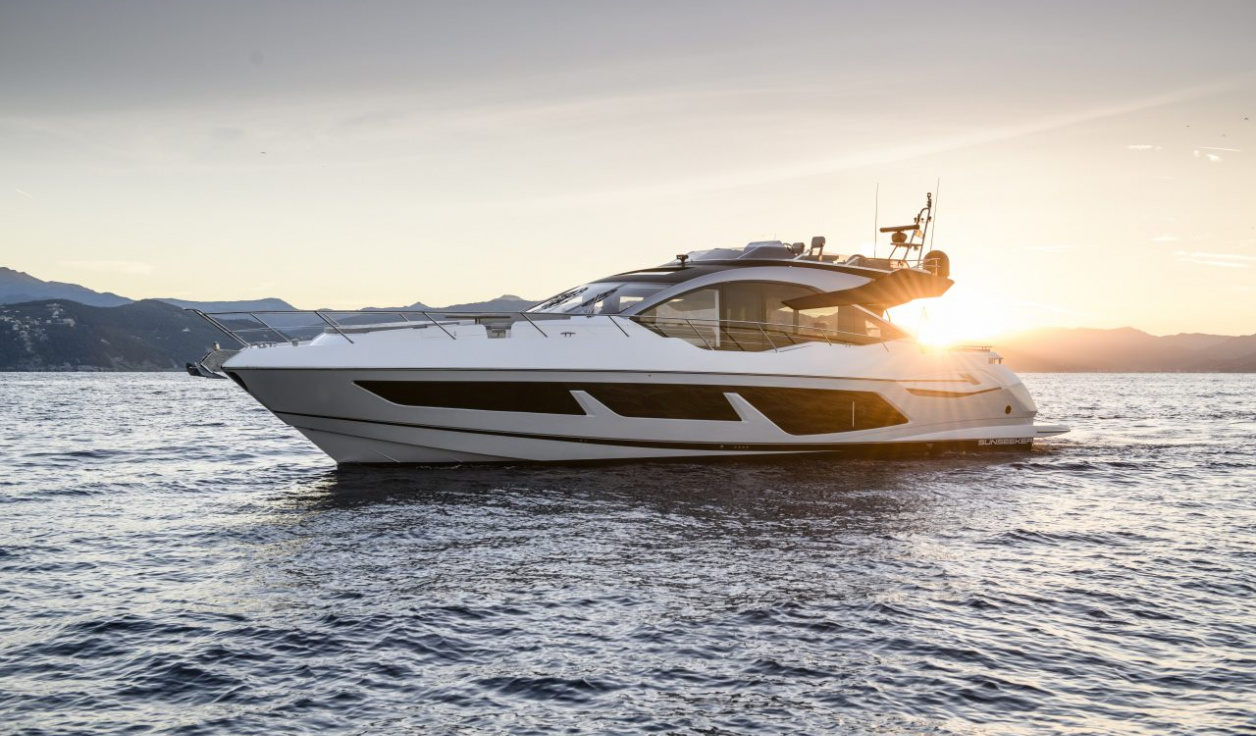 Моторная яхта Sunseeker 74 Sport Yacht - фото 1