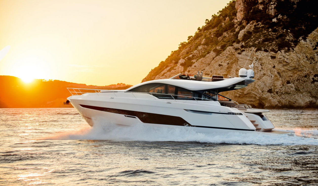 Моторная яхта  Fairline Phantom 65 - фото 1