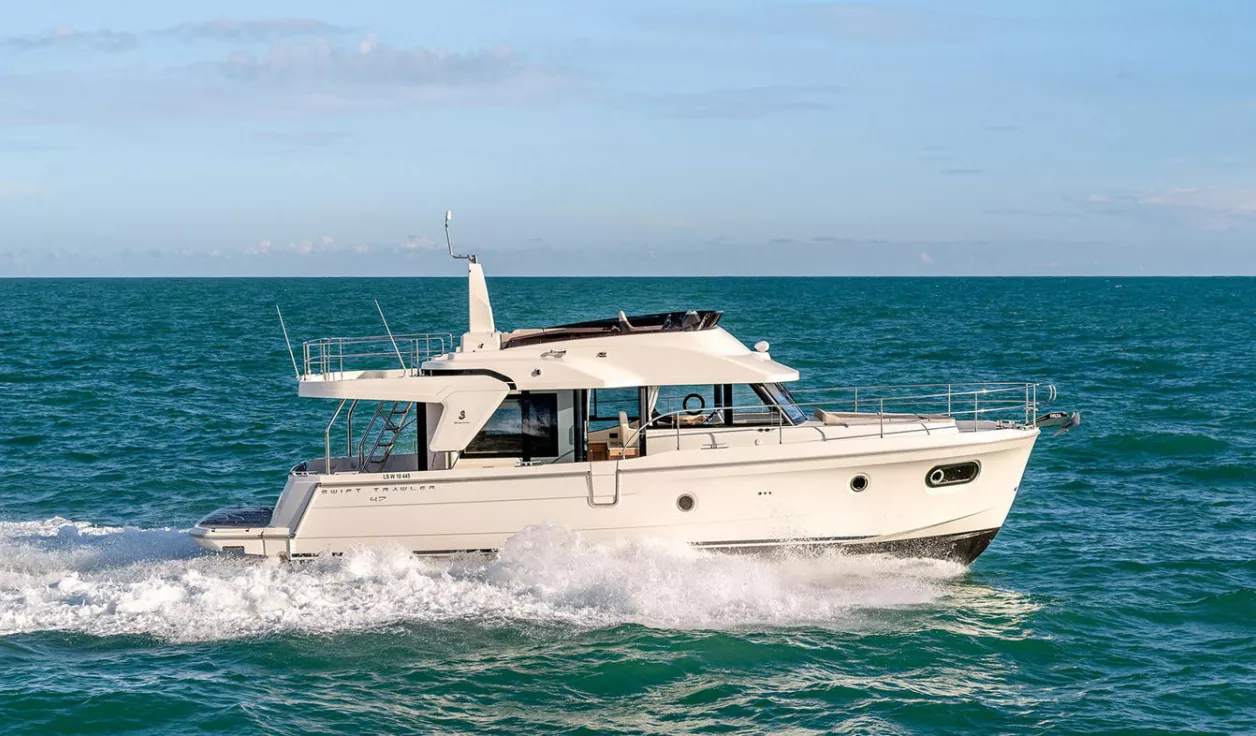 Моторная яхта Beneteau Swift Trawler 47 - фото 1