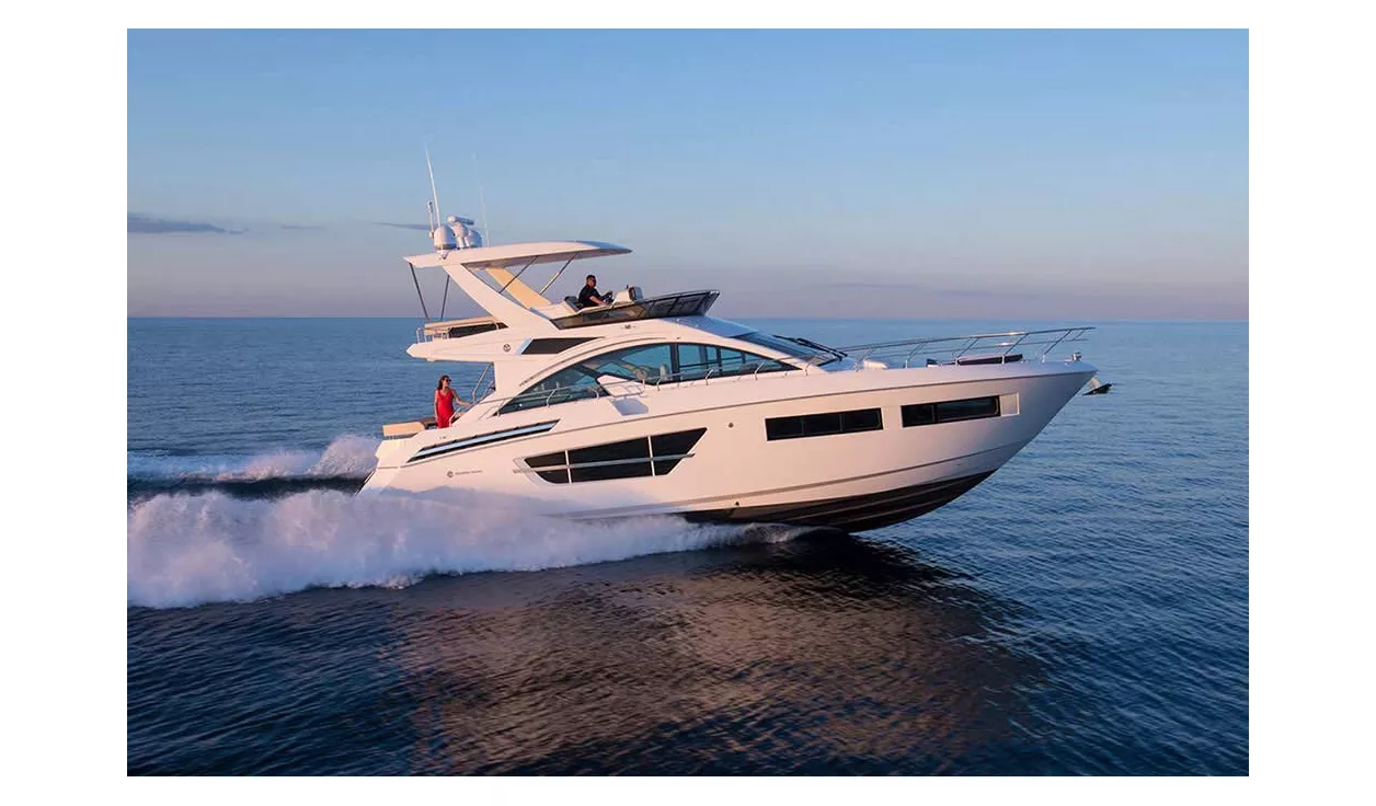 Моторная яхта Cruisers Yachts 60 Fly - фото 2