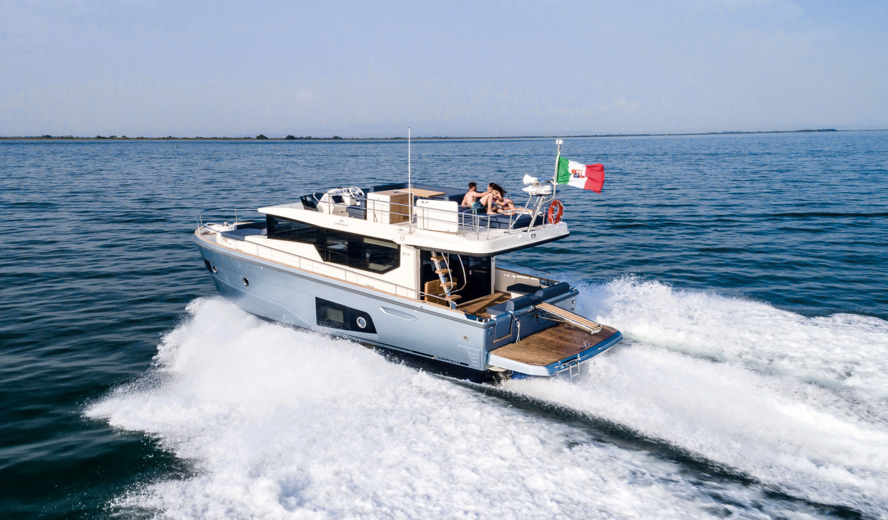 Моторная яхта Cranchi T43 Trawler - фото 1