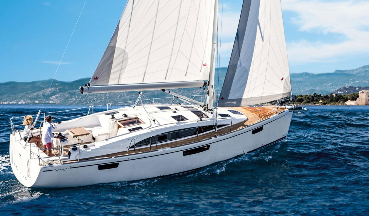 Парусная яхта Bavaria 42 Vision  - фото 1
