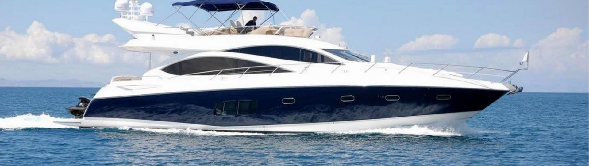 Моторная яхта Sunseeker 70 Manhattan - фото