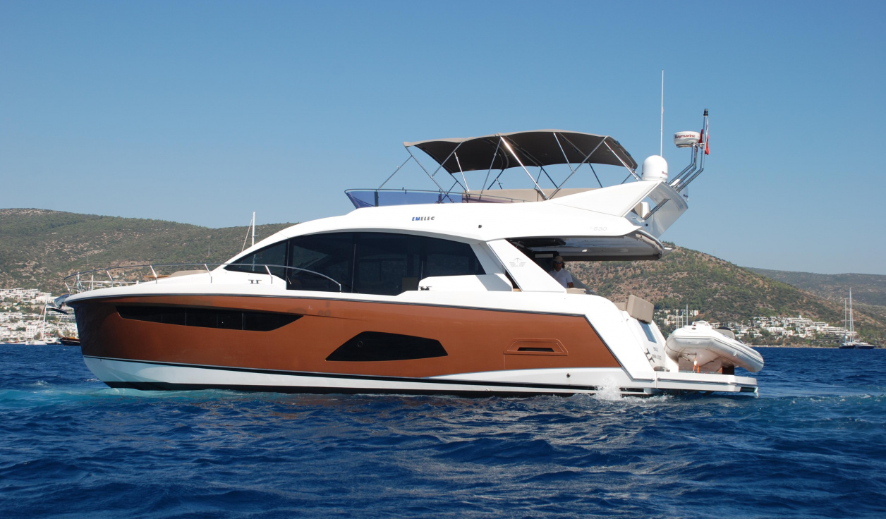 Моторная яхта Sealine F530 - фото 1