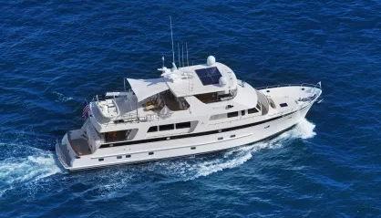 Outer Reef 820 Cockpit Motoryacht