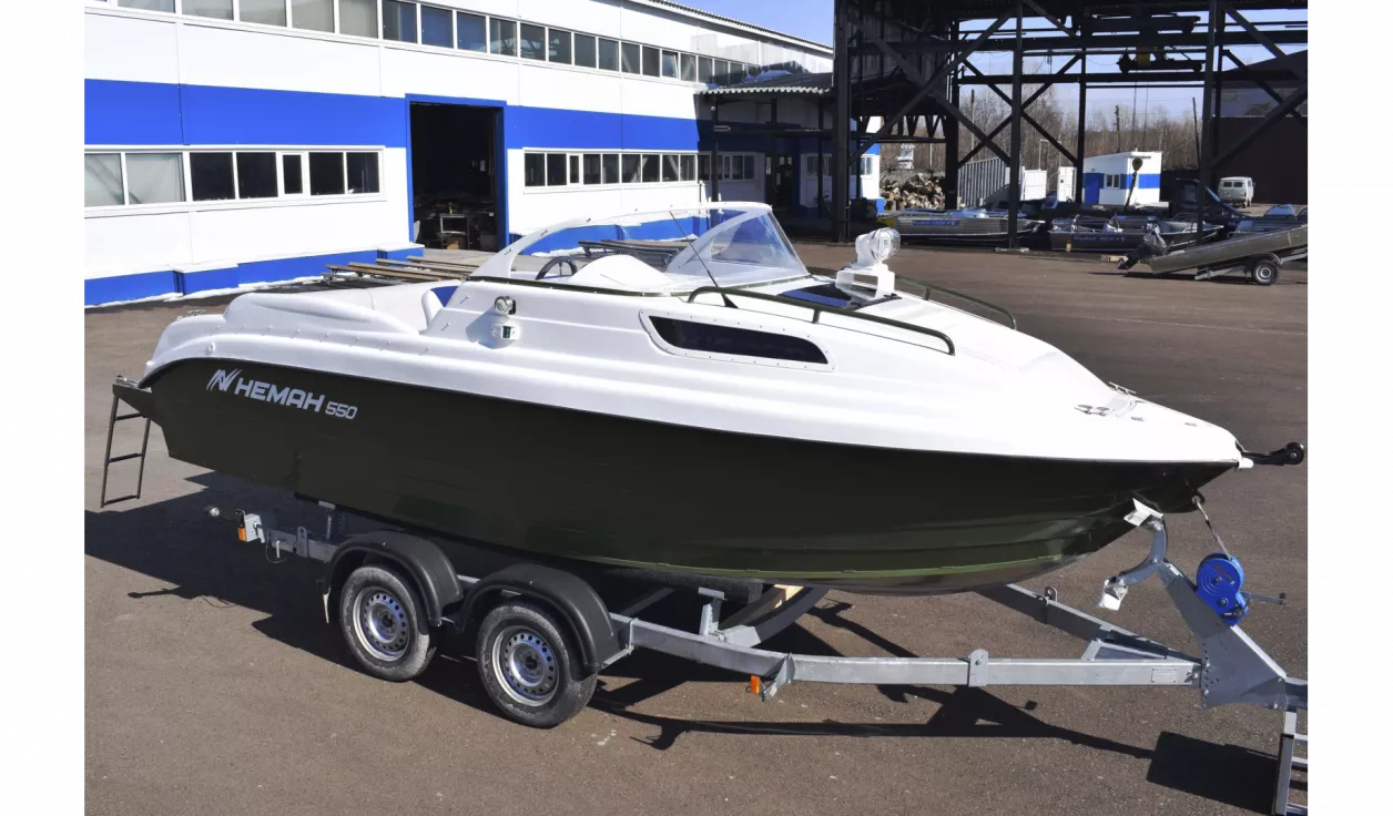 Катер Neman-550 с каютой - фото 1
