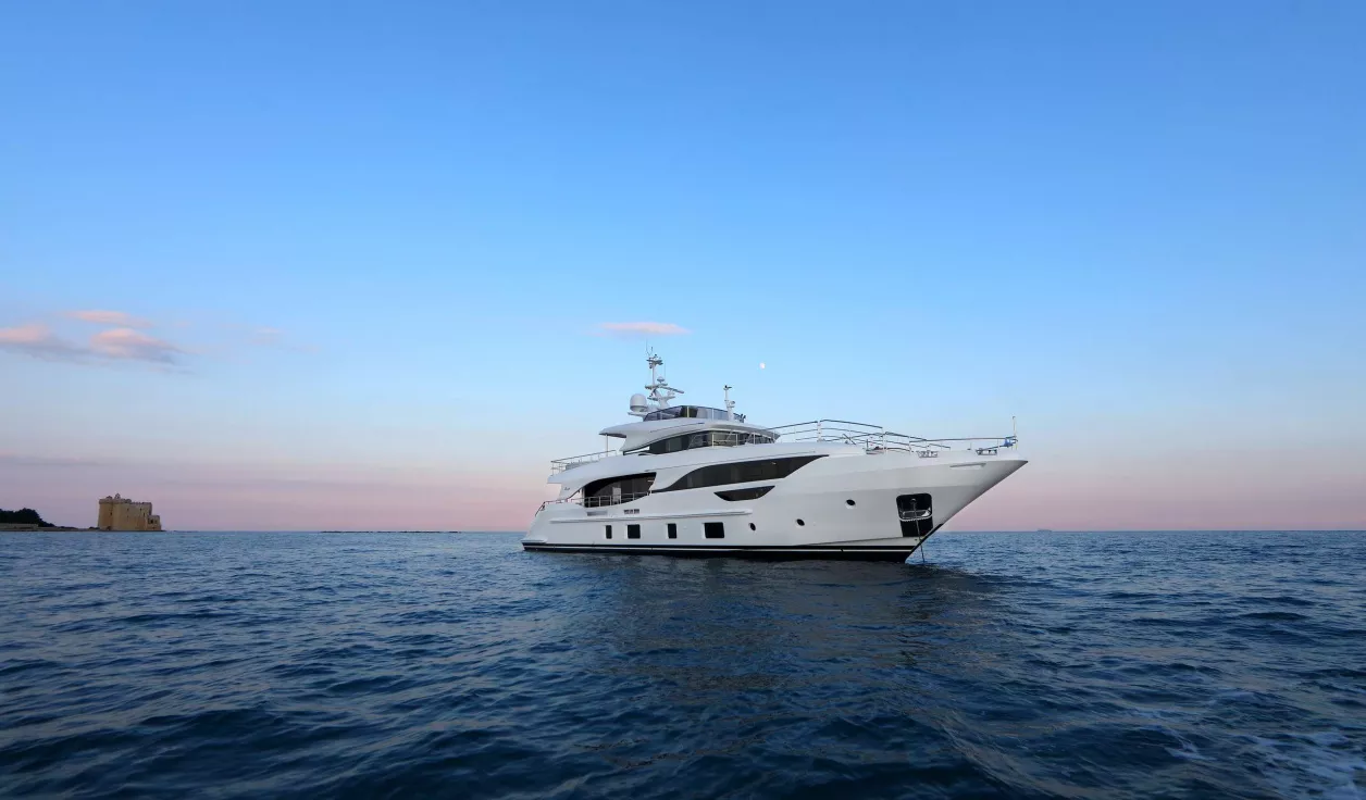Моторная яхта Benetti Delfino 95 - фото 1