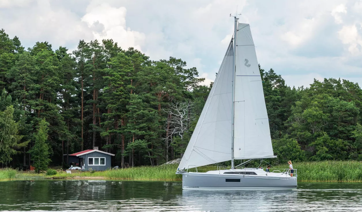 Парусная яхта Beneteau Oceanis 30.1 - фото 1
