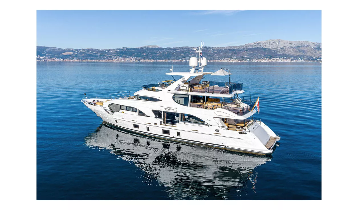 Моторная яхта Benetti Traditional Supreme 108 - фото 2