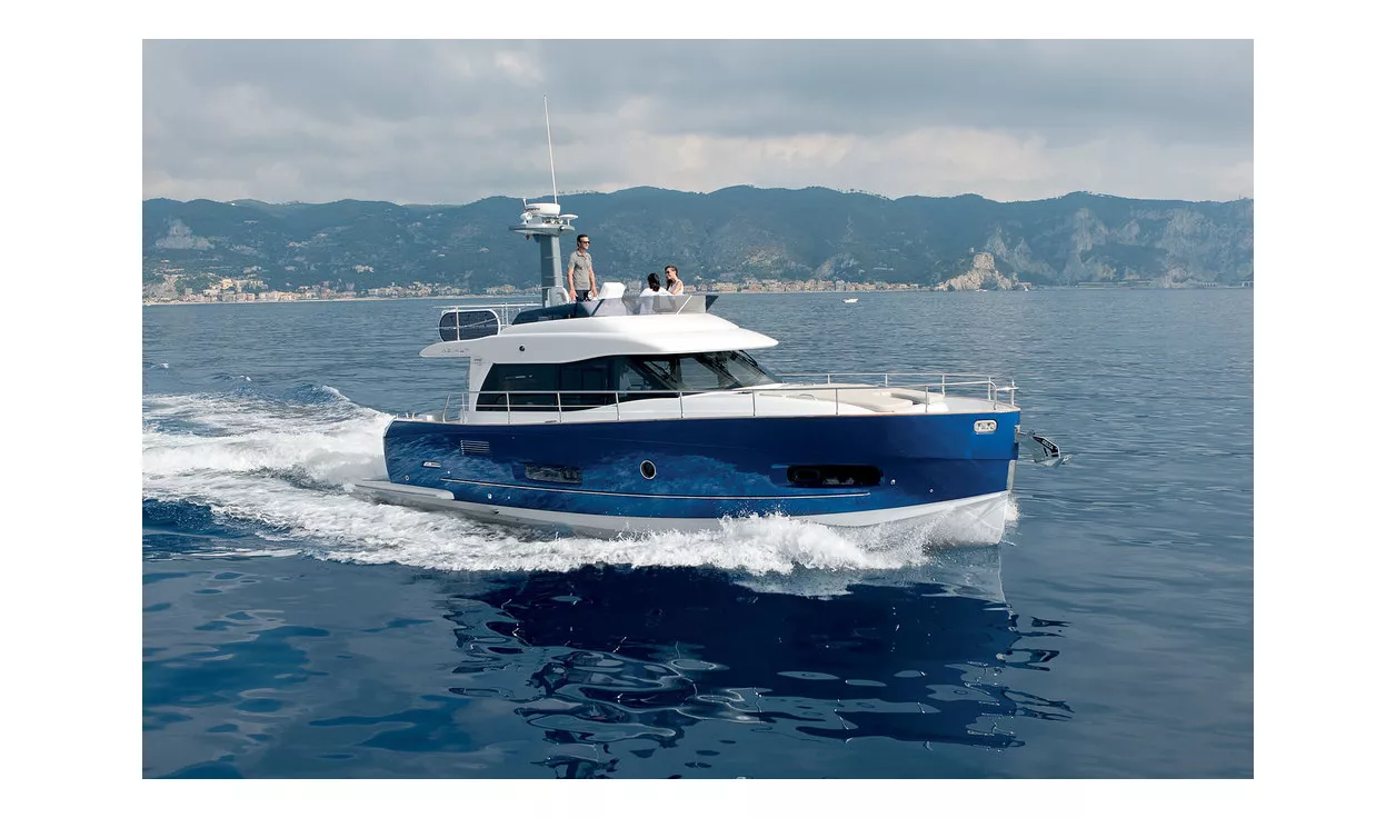 Моторная яхта Azimut Magellano 43 - фото 1