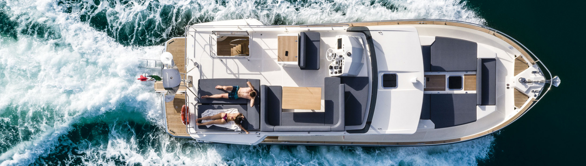 Моторная яхта Cranchi T43 Trawler - фото