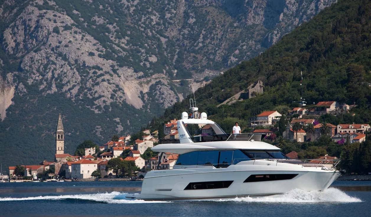 Моторная яхта Prestige 680 - фото 1