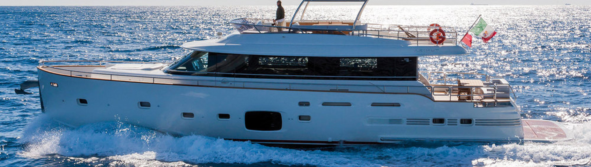 Моторная яхта Azimut Magellano 76 - фото