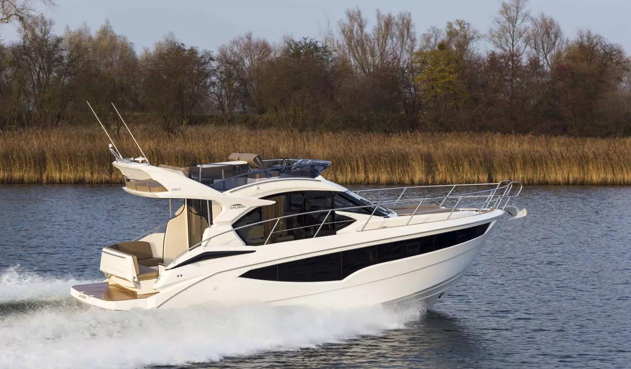 Моторная яхта Galeon 360 FLY - фото 1