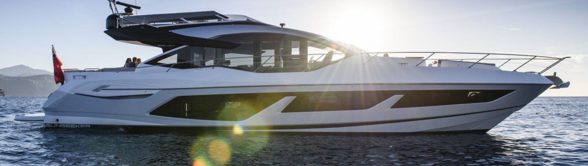 Моторная яхта Sunseeker 74 Sport Yacht - фото