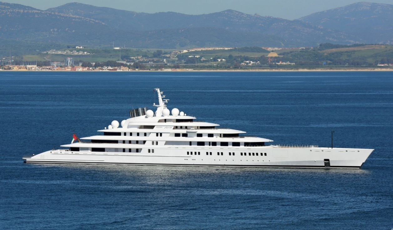 Моторная яхта Lurssen Azzam - фото 1