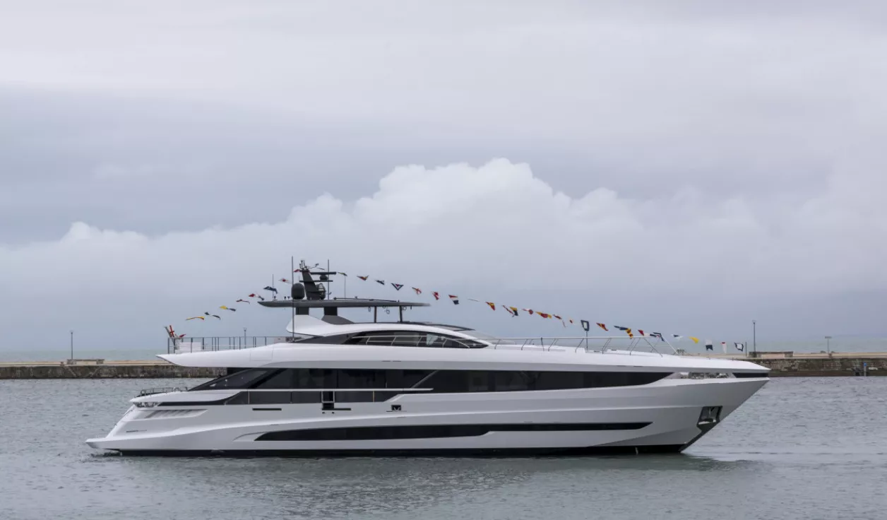 Моторная яхта Mangusta Gransport 33 - фото 1