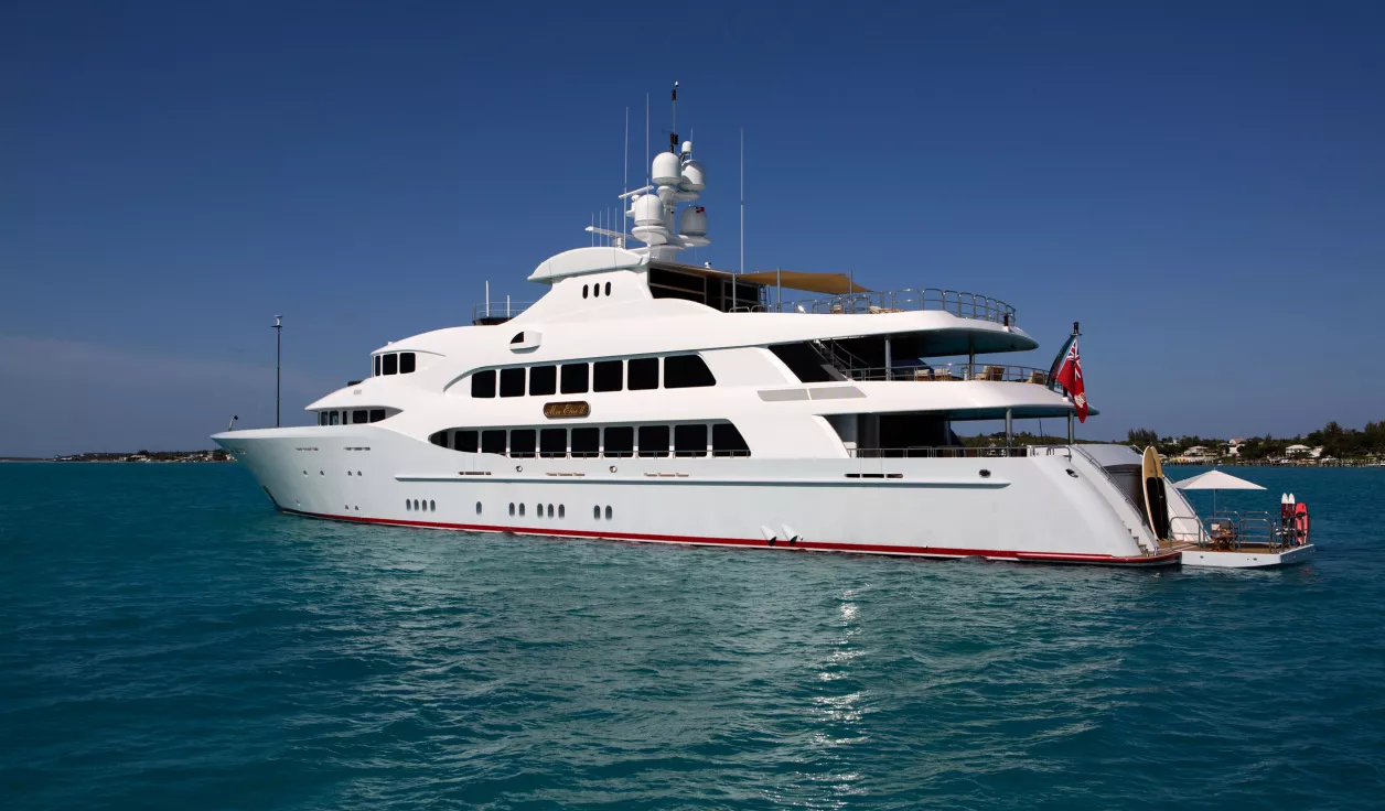 Моторная яхта Trinity Yachts M/Y Mia Elise II - фото 1